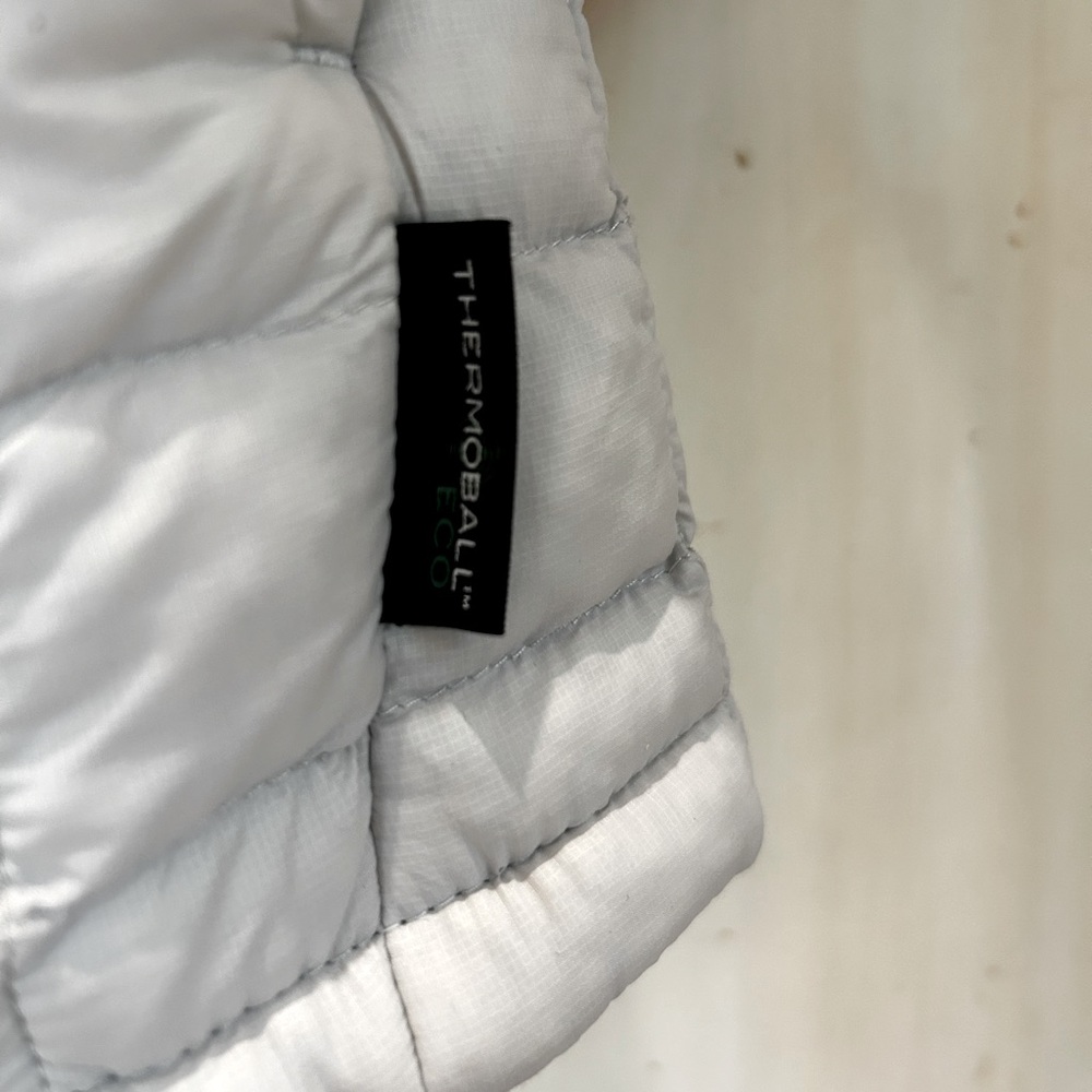 The North Face girls or boys sz M jacket.Perfect condition, worn a couple times. - Picture 7 of 13